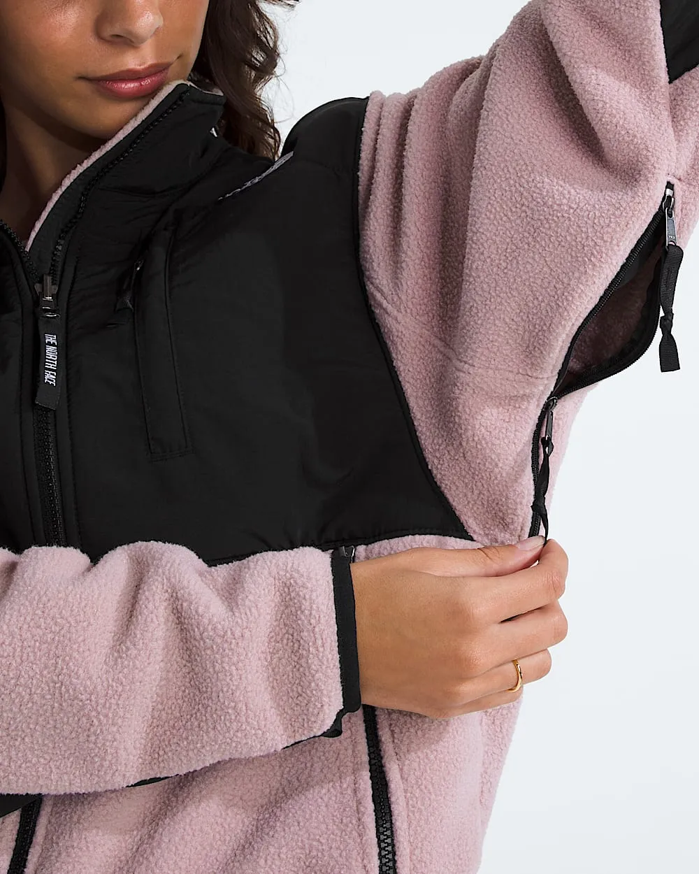 Womens Retro Denali Jacket TNF Metal PinkTNF Black MODELALT2